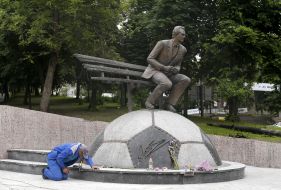 Reconstruction work at the monument to Valery Lobanovsky