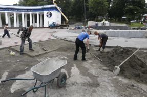 Reconstruction work at the monument to Valery Lobanovsky