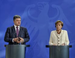 Petr Poroshenko and Angela Merkel