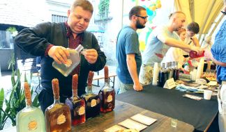 Contest of liqueurs