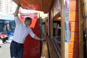 Vitali Klitschko near shopping stall