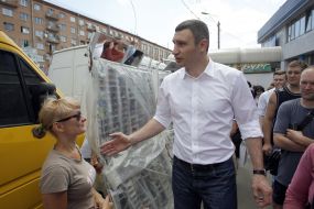 Vitali Klitschko near the metro station "Lukyanivska"