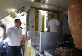 Vitali Klitschko near shopping stall