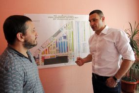 Vitali Klitschko on Lukyanovsky market