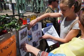 People during the mourning rally