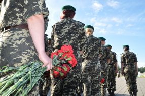 Farewell to the dead by border guards