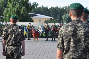 Farewell to the dead by border guards