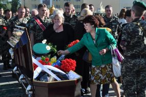 Farewell to the dead by border guards
