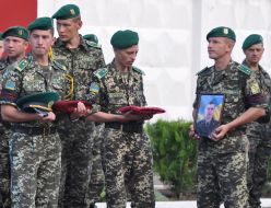 Farewell to the dead by border guards