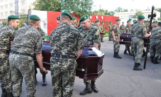 Farewell to the dead by border guards