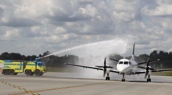 Літак в аеропорті