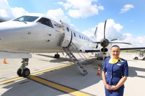 Літак в аеропорті