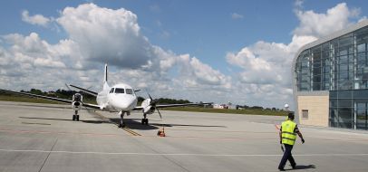 Літак в аеропорті