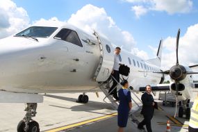 Літак в аеропорті