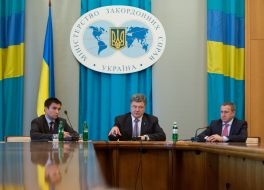 Pavel Klimkin, Petr Poroshenko and Andrey Deshchitsa