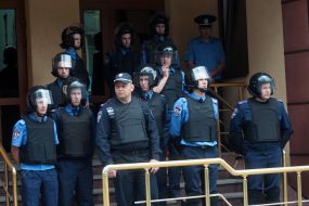 Militiamen outside the Court of Appeal