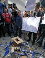 Participants in the action against the policy of the newspaper "Vesti"