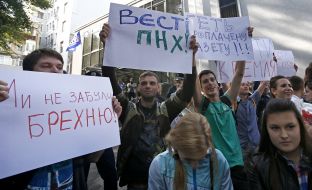 Participants in the action against the policy of the newspaper "Vesti"