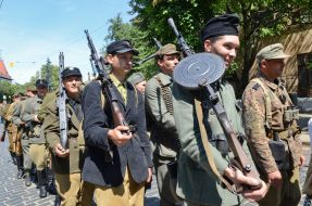 Участники "Парада военно-исторических реконструкций"