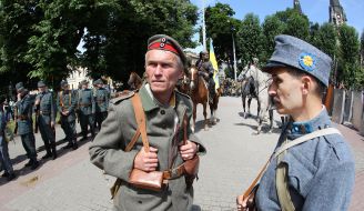 Участники "Парада военно-исторических реконструкций"