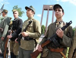 Участники "Парада военно-исторических реконструкций"