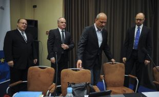 Troy Lulashnik, Vladimir Ristovski, Zurab Alasania and Arseniy Yatseniuk