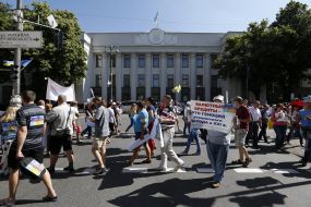 Action relatively obligations on foreign currency loans