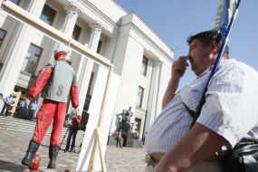 Action relatively obligations on foreign currency loans