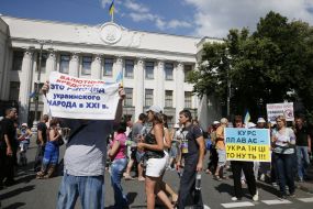 Action relatively obligations on foreign currency loans