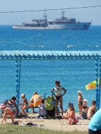 Отдыхающие на пляже