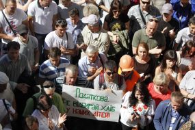 Participant holds a placard picket