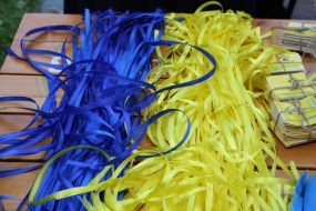 Жовті та блакитні стрічки