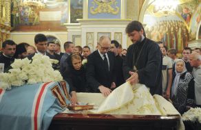 Юлия Тимошенко, Арсений Яценюк и архиепископ Александр (Драбинко)