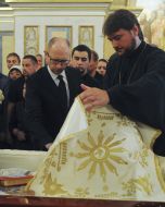 Арсений Яценюк и архиепископ Александр (Драбинко)