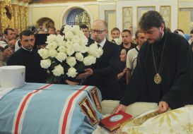 Арсений Яценюк и архиепископ Александр (Драбинко)
