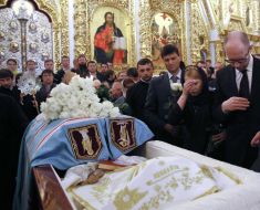 Юлия Тимошенко, Арсений Яценюк и архиепископ Александр (Драбинко)