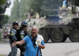 Пожилая женщина в Славянске