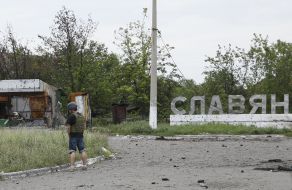 На въезде в город Славянск