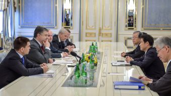 Petr Poroshenko and Fumio Kishida