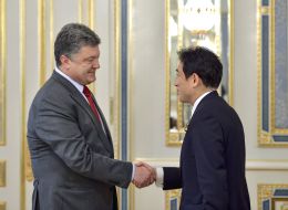 Petr Poroshenko and Fumio Kishida