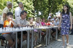 Session of simultaneous chess