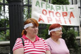 Ukrainian farmers on a hunger strike