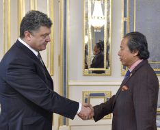 Petr Poroshenko and Dato Sri Anifah Aman Haniff Amman