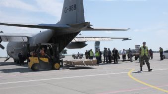 The soldiers loaded the coffin into the plane