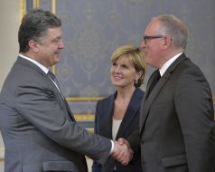 Petr Poroshenko,  Franciscus Timmermans and Julie Bishop