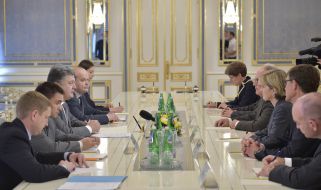 Petr Poroshenko,  Franciscus Timmermans and Julie Bishop