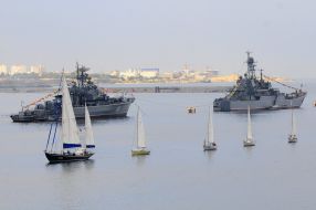 Rehearsal of parade of ships