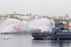 Rehearsal of parade of ships