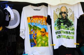 T-shirts with the image of Vladimir Putin