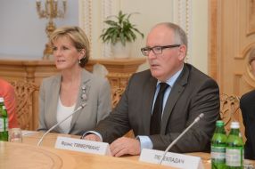 Aleksandr Turchinov,  Franciscus Timmermans and Julie Bishop